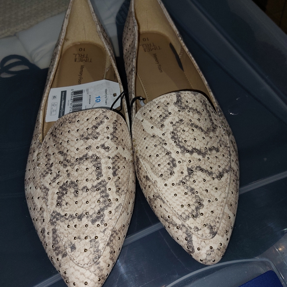 Size 10 snake print Walmart flats